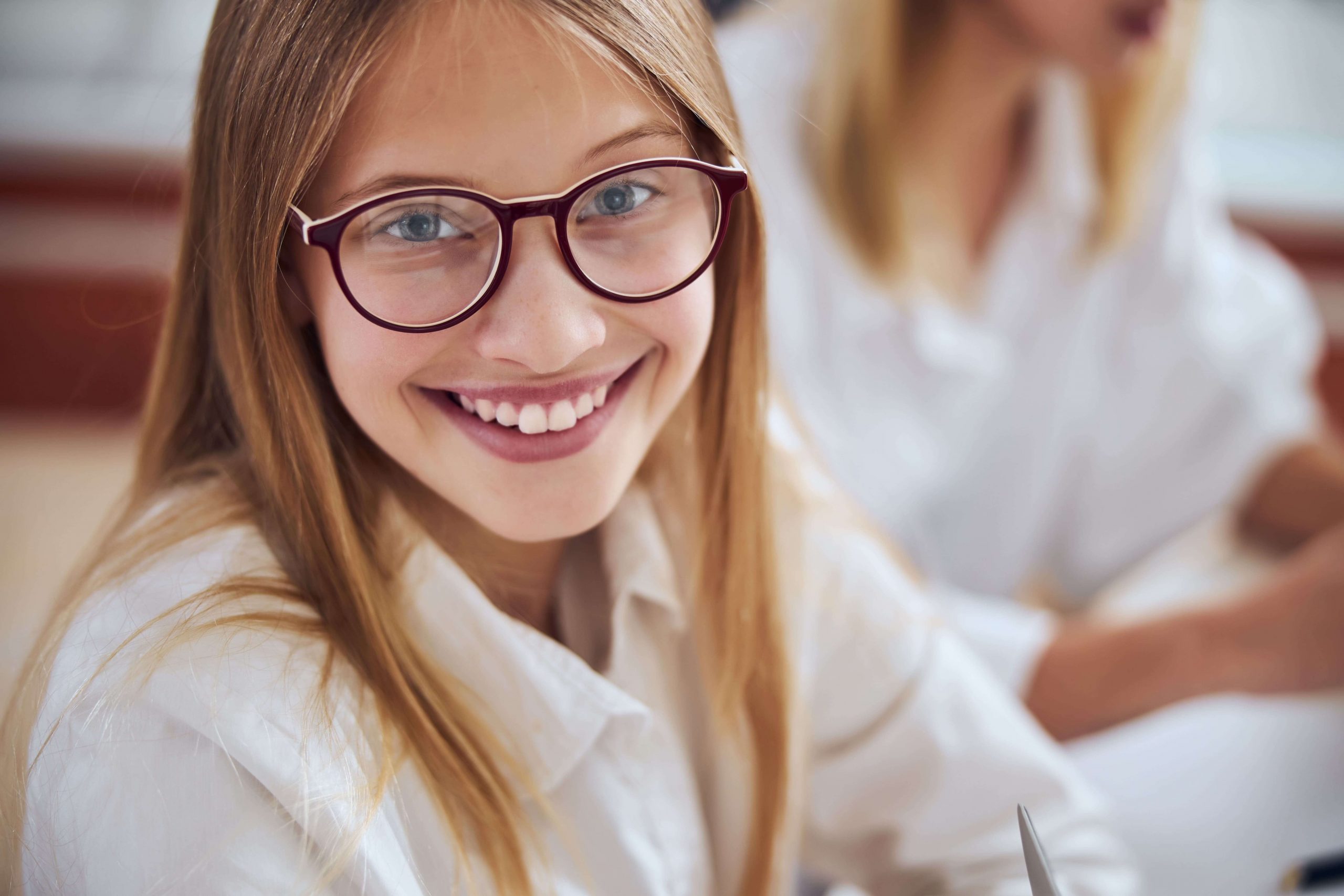 young-girl-smiling-wearing-glasses-min (1)